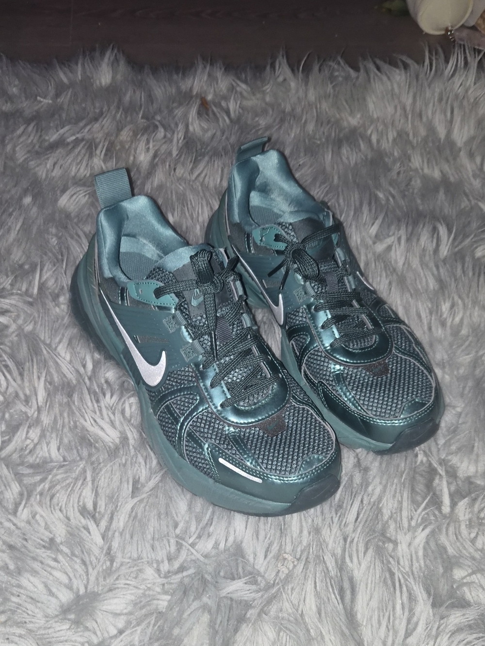 Nike V25 Sneakers